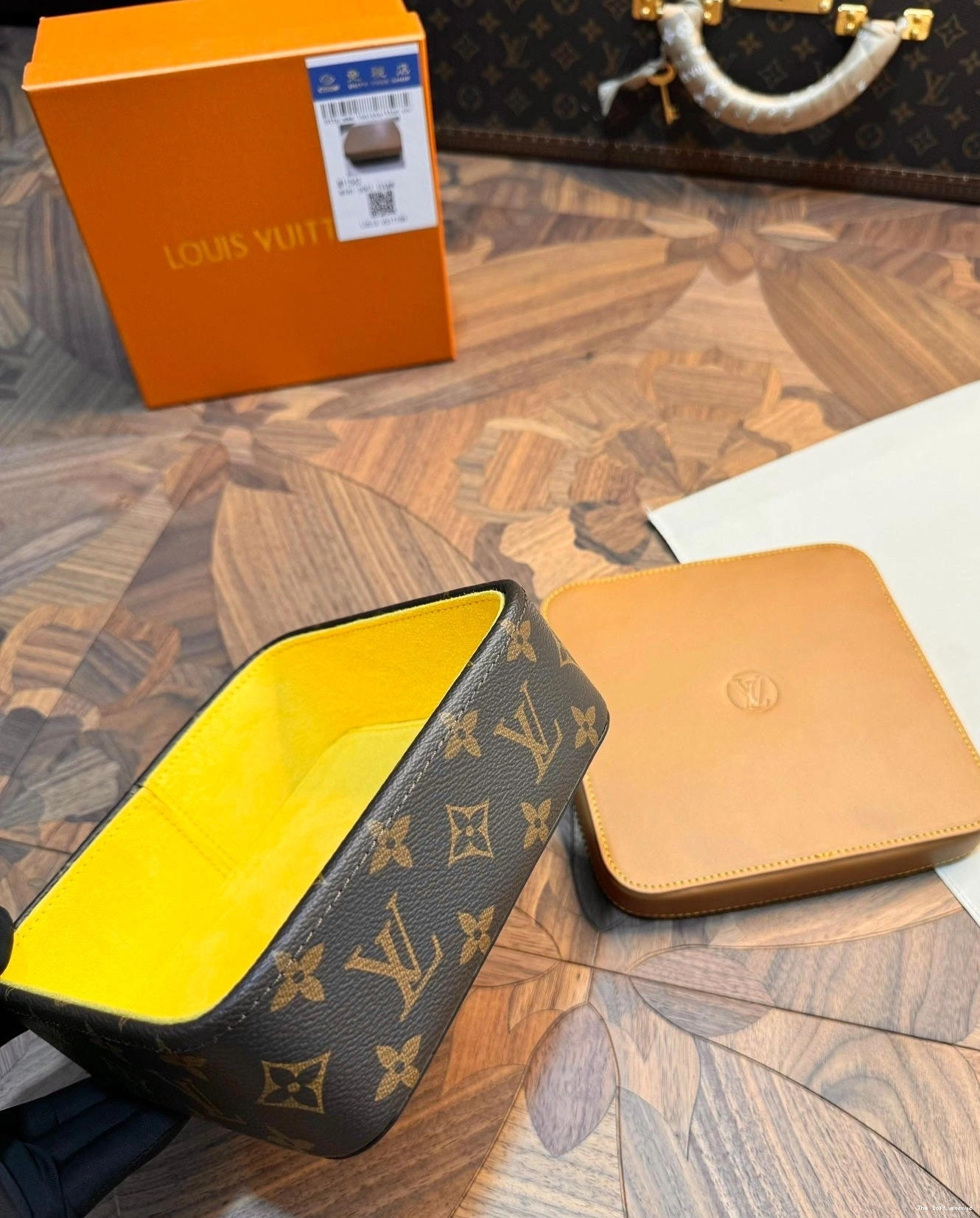 YELLOW LV JEWELRY SQUARE CUSTOM BOX 0729